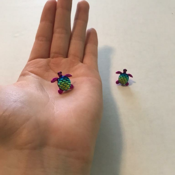 Rainbow turtle earrings - Picture 2 of 2